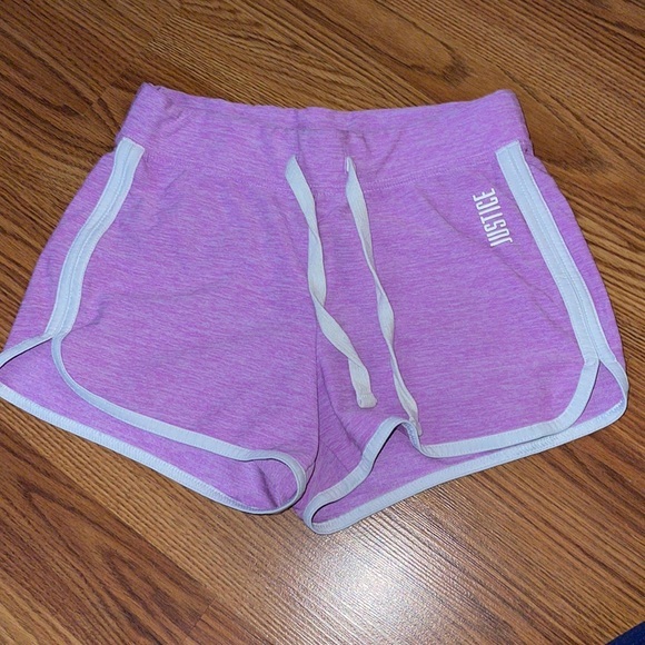 Like new girls 10 Justice shorts purple